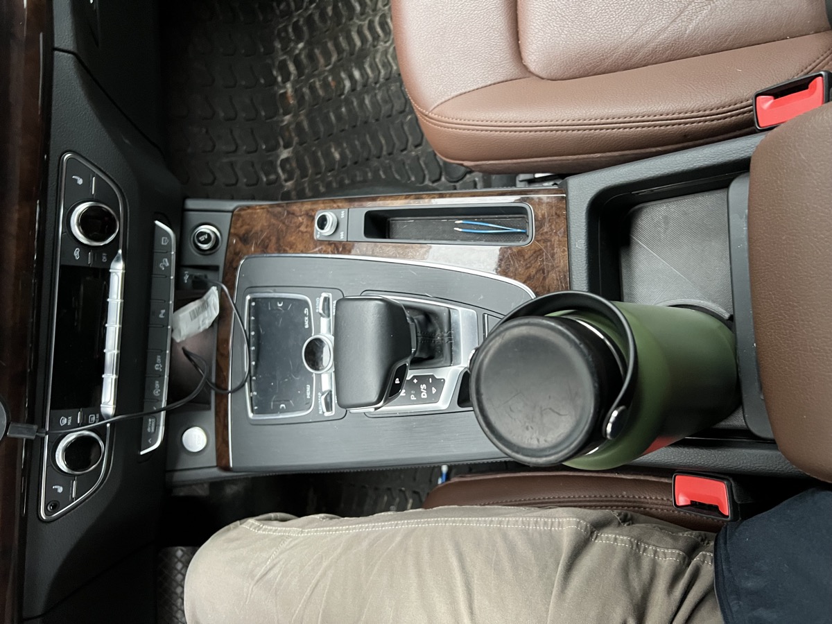Audi Q5 Termos ve Kupa Tutucusu görsel 2
