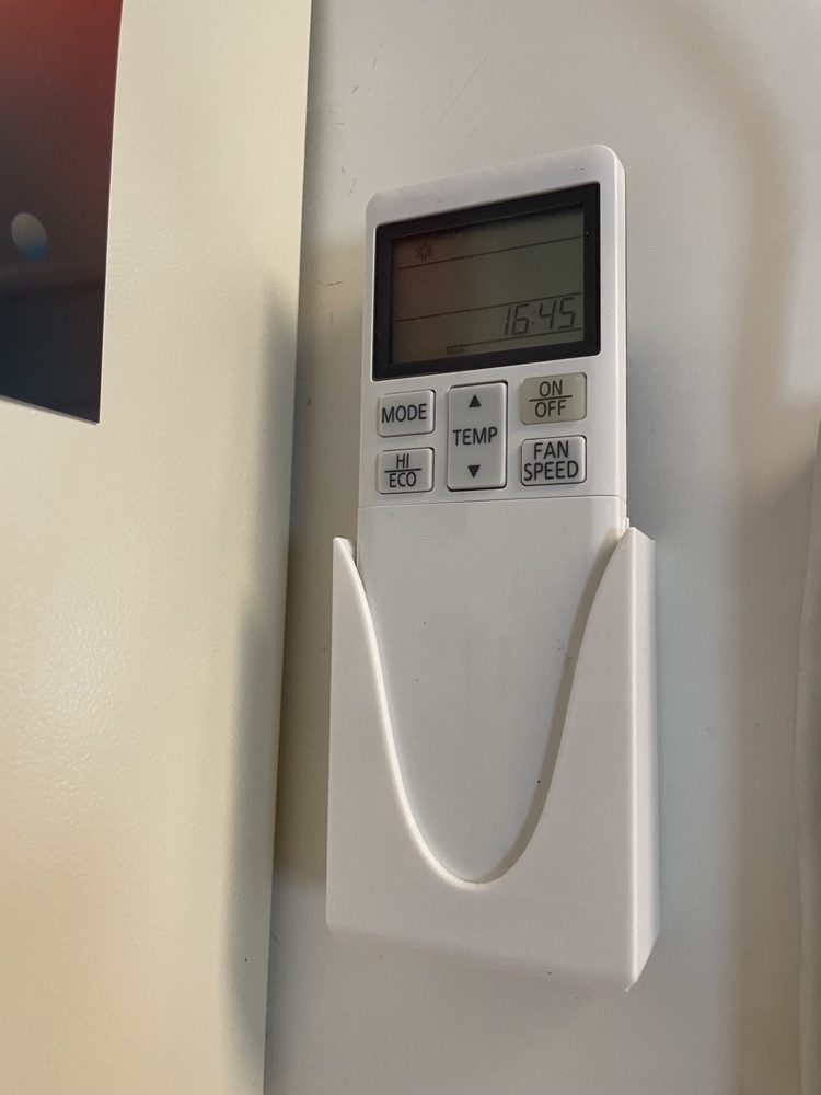 Mitsubishi Klima Kumandası Duvar Yuvası (Uzay Desenli) görsel 3