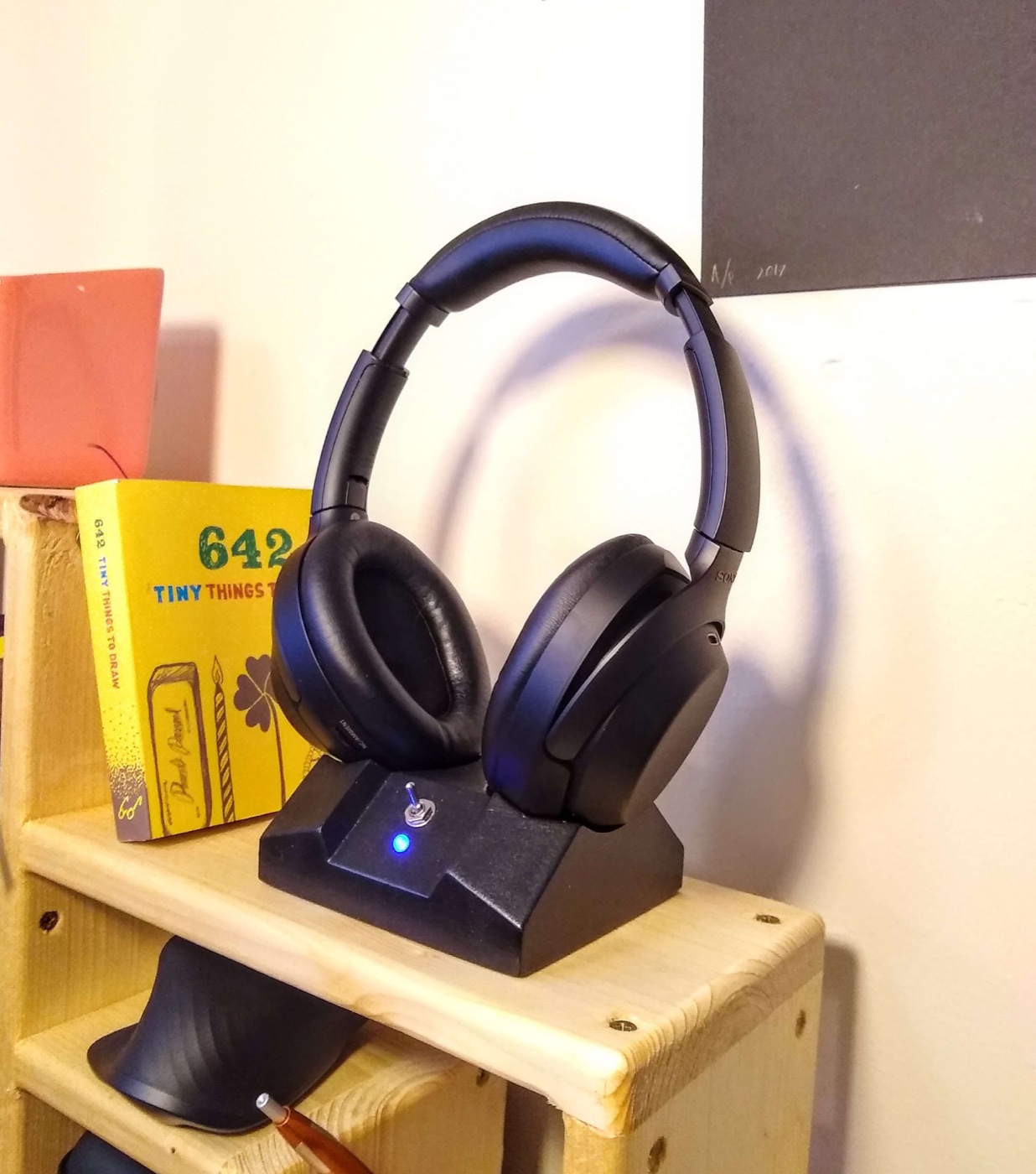 Sony WH-1000XM3 ve WH-1000XM4 Kulaklık Standı (Alçak Profilli)