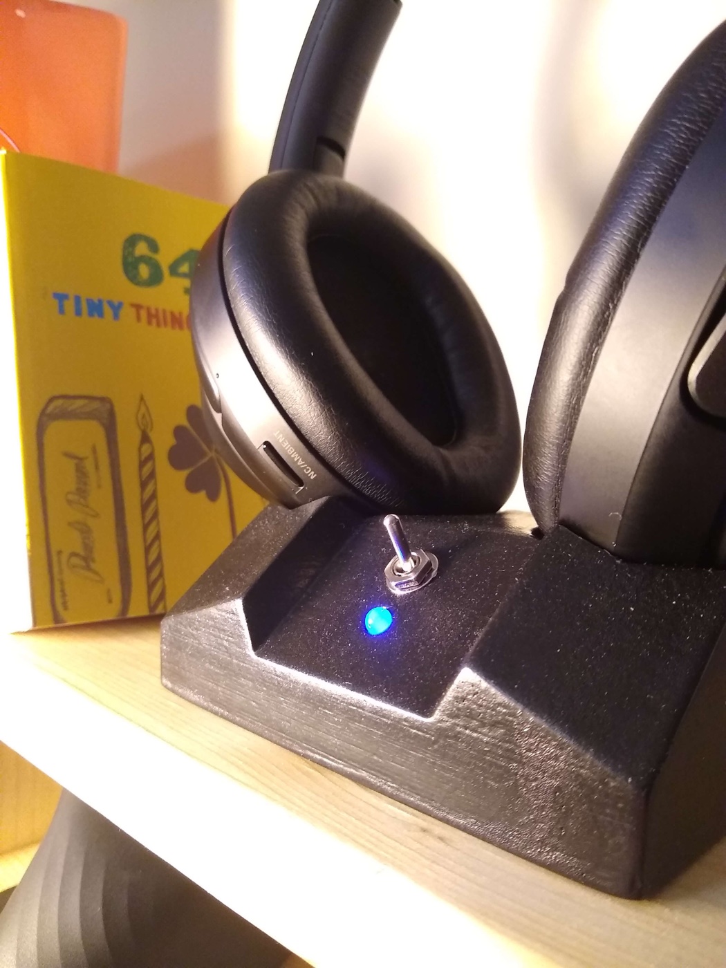 Sony WH-1000XM3 ve WH-1000XM4 Kulaklık Standı (Alçak Profilli) görsel 2