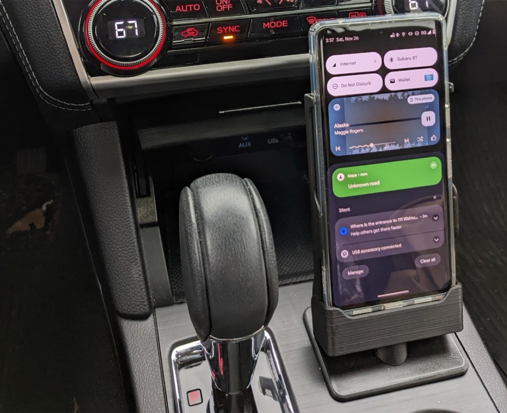 Subaru Legacy (2018) Telefon ve USB Montaj Aparatı