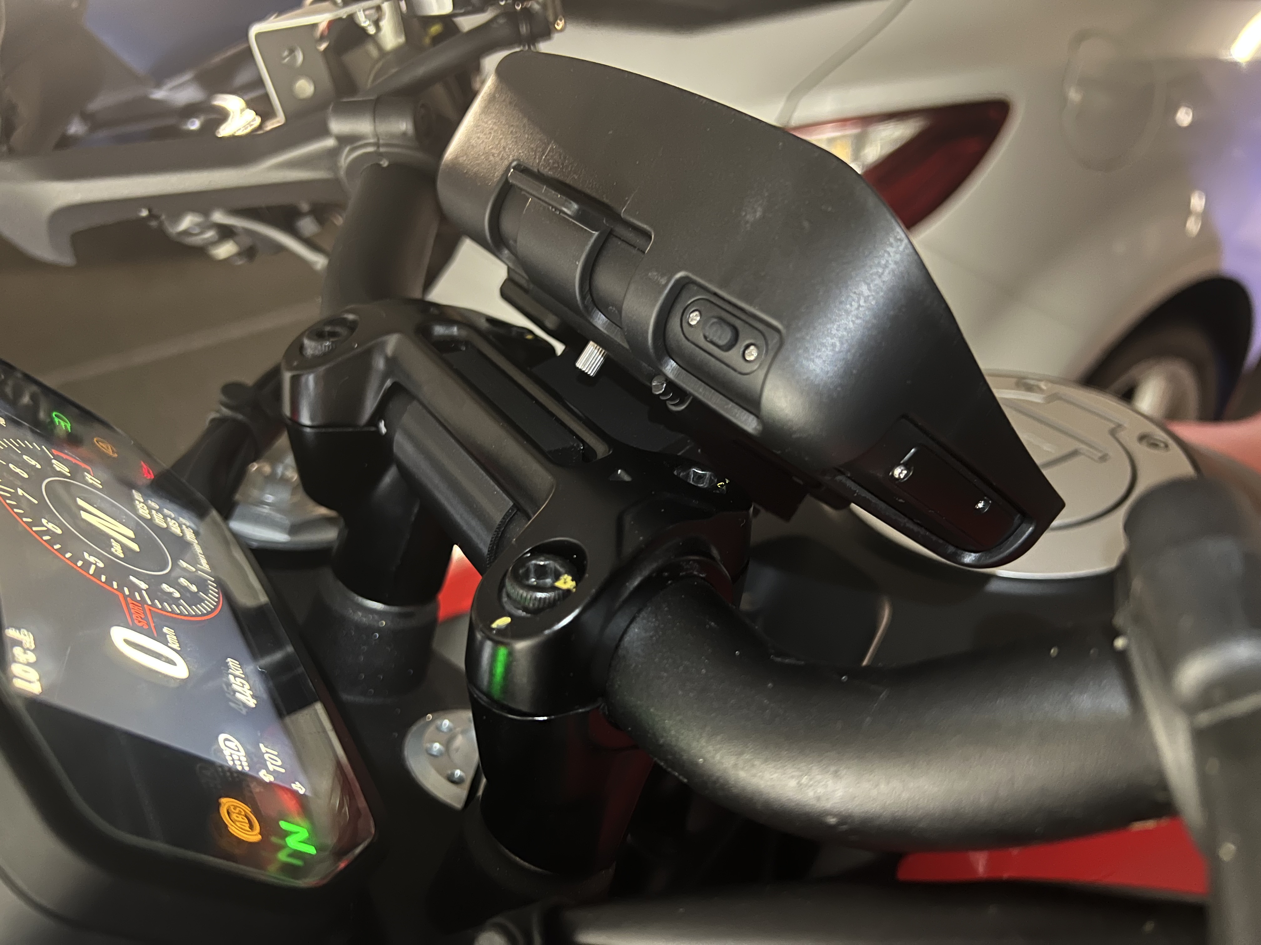 Ducati Hypermotard 950 CarPlay Ekran Adaptörü görsel 2