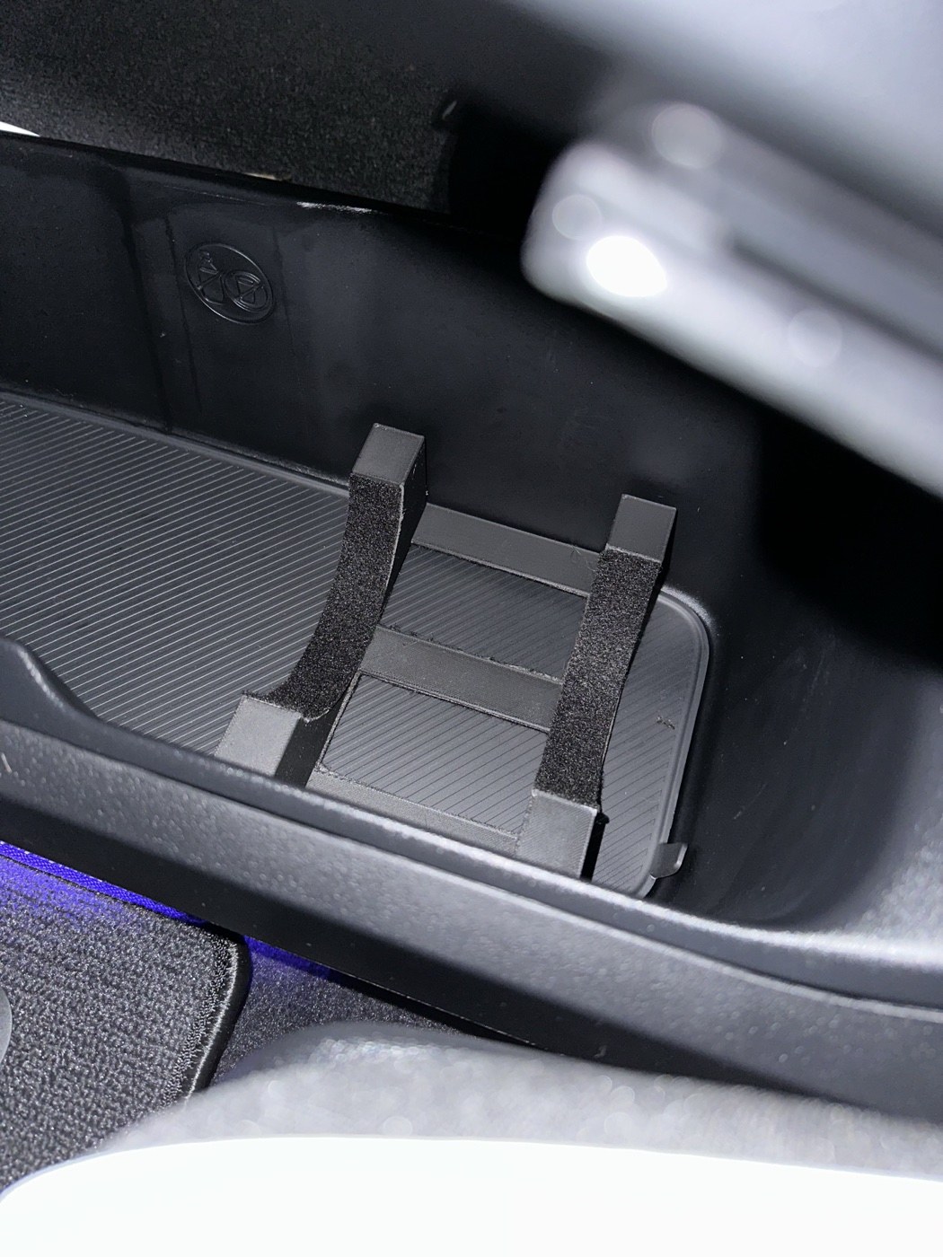 Kia EV6 Su Şişesi Tutucu