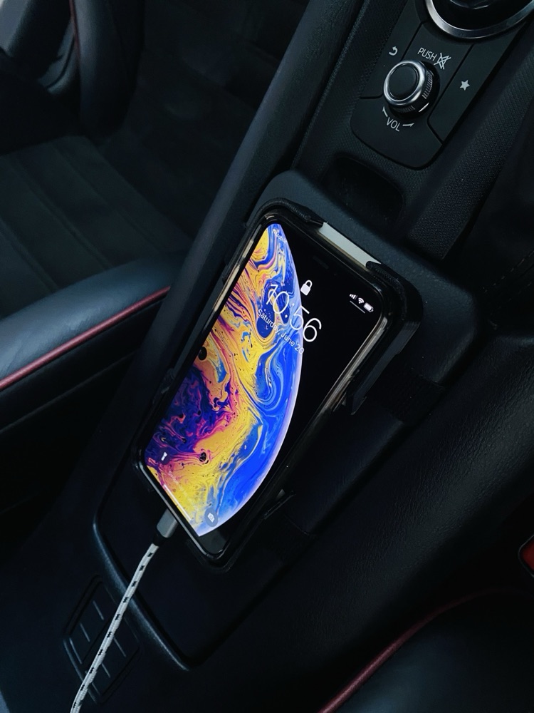 Mazda Miata ND Kol Dayama Telefon Tutucu (iPhone X) görsel 2