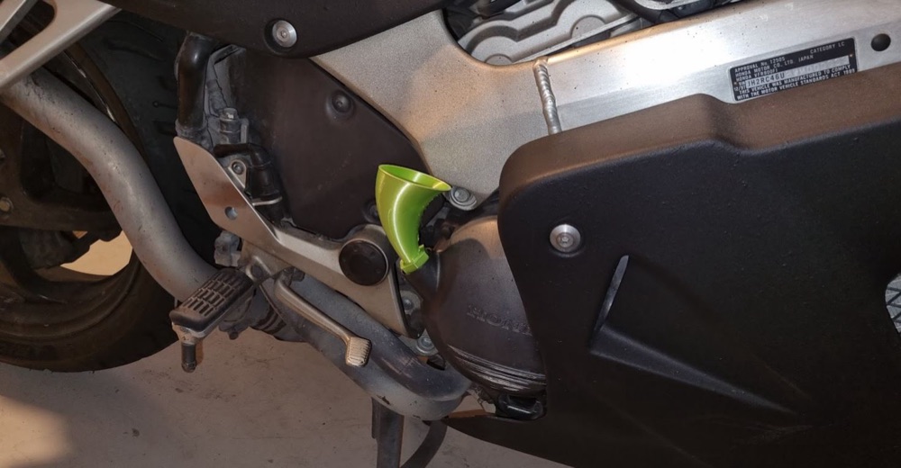 Honda VFR800 Vidalı Yağ Doldurma Hunisi görsel 2