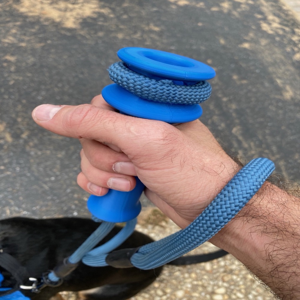 Köpek Tasması Kısaltma Tutacağı (Tasmayı Katlayıp Tutan)