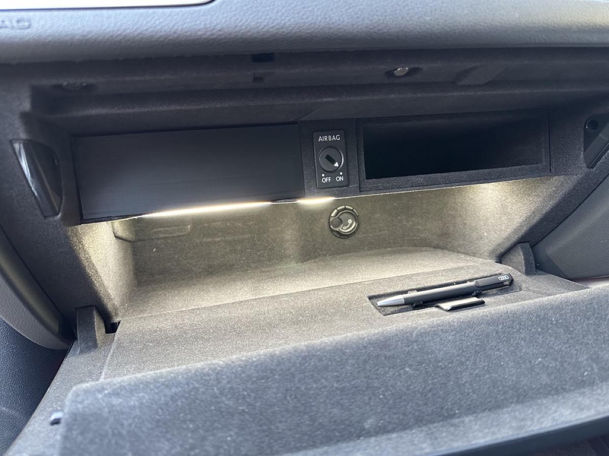 Audi A6 C7 (Sağ Direksiyon) Torpido Çekmecesi