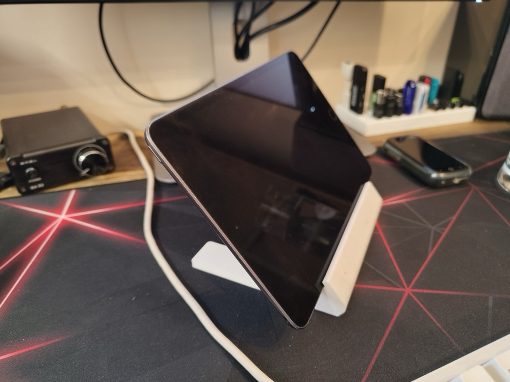 Tablet Tutucu (Küçük ve Büyük İki Boy, V Profilli) görsel 2