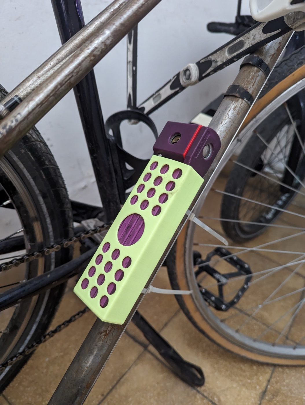 Abus Bordo Ugrip 5700 Kılıf Tutucusu görsel 3
