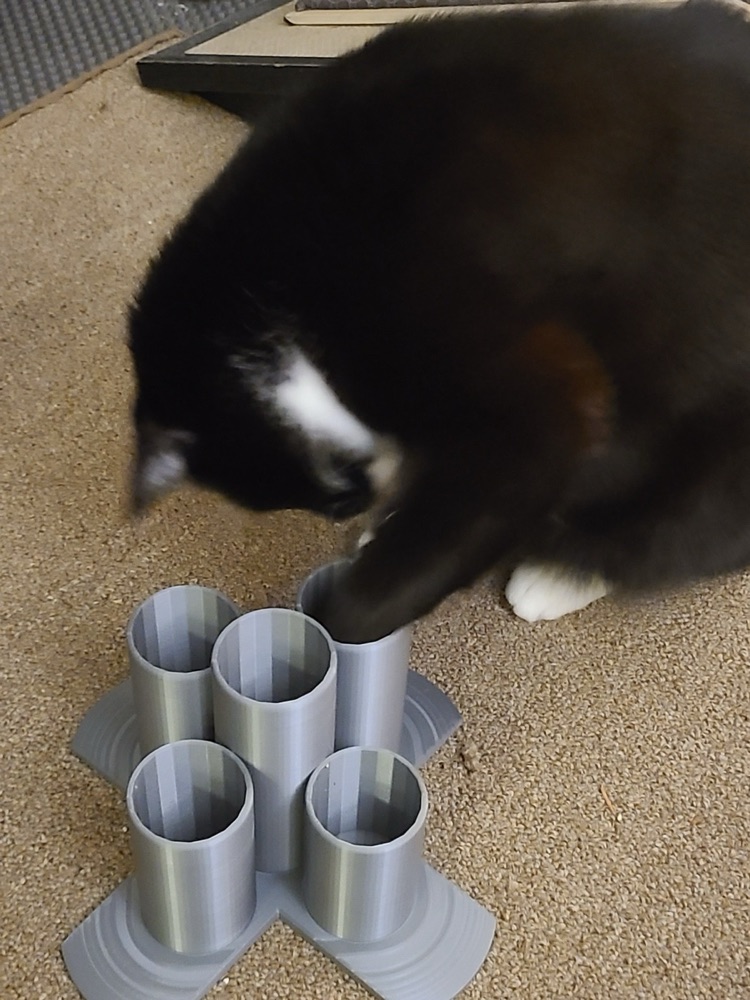 Kedi Ödül Kulesi (Beş Farklı Boyda Tüplü, Geniş Tabanlı)