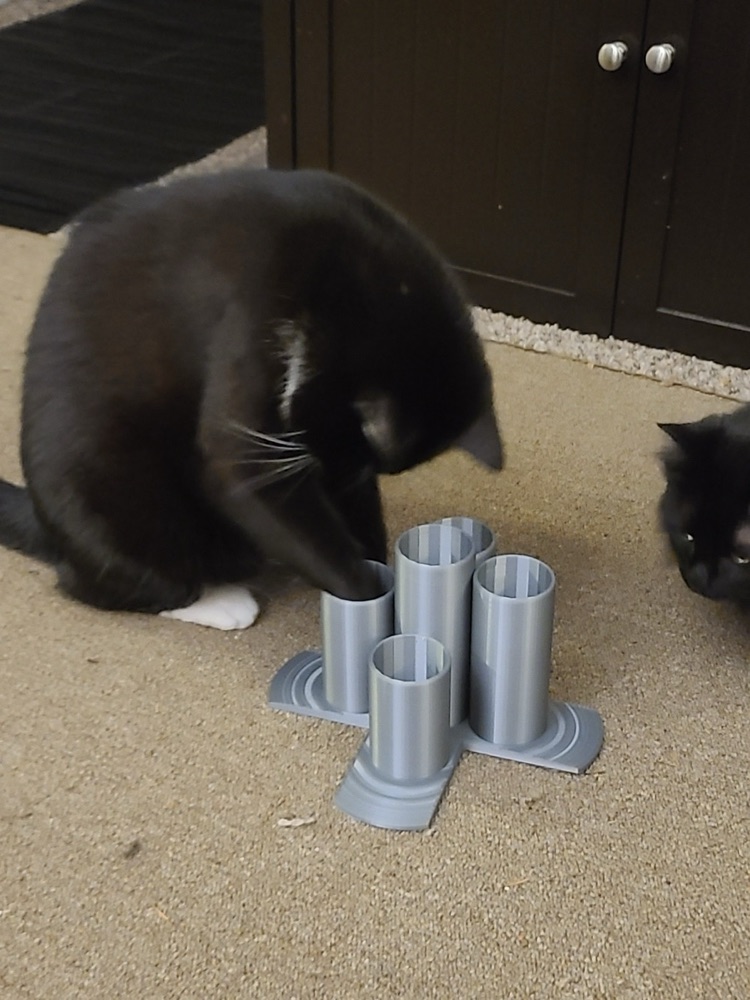 Kedi Ödül Kulesi (Beş Farklı Boyda Tüplü, Geniş Tabanlı) görsel 2