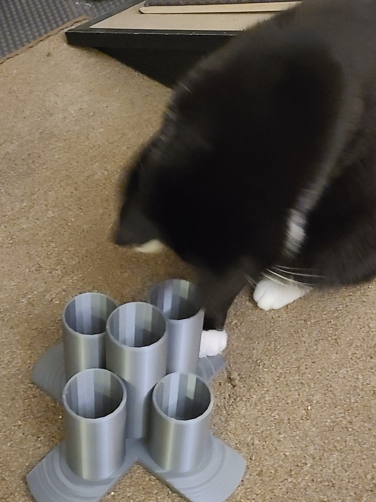 Kedi Ödül Kulesi (Beş Farklı Boyda Tüplü, Geniş Tabanlı) görsel 3