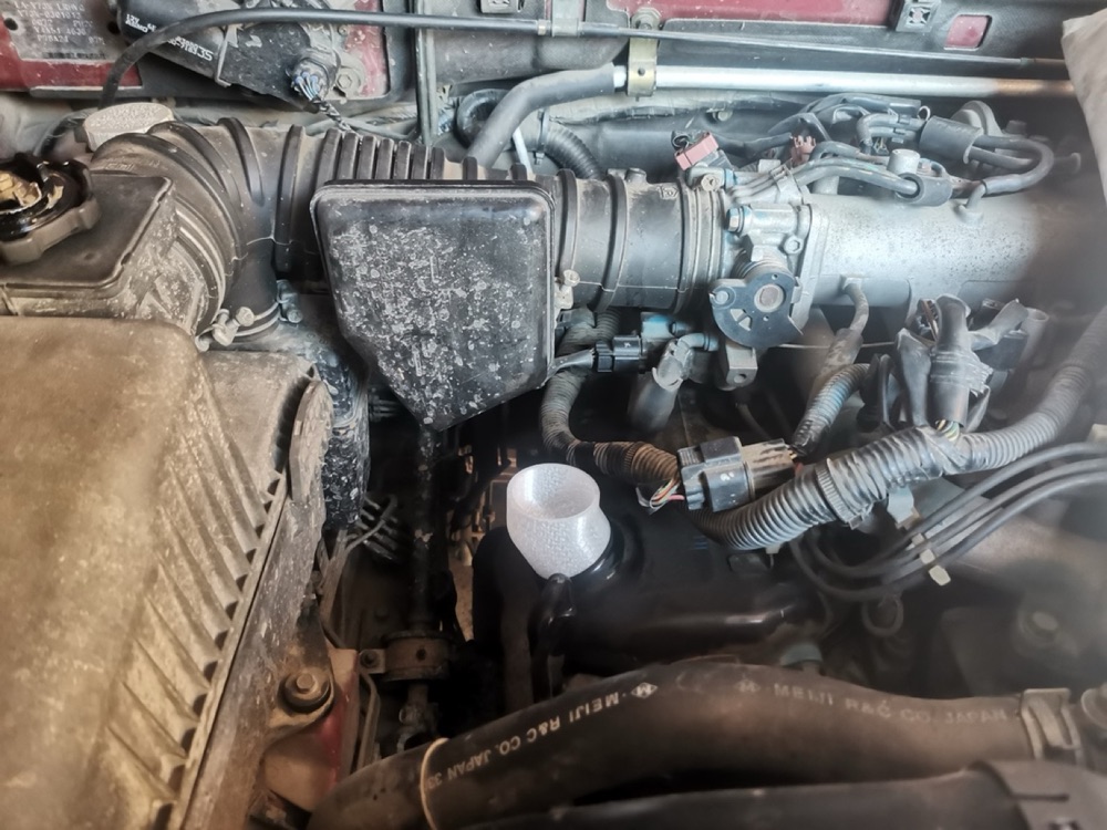 Mitsubishi Pajero 3 (6G72) Motor Yağı Doldurma Hunisi görsel 4