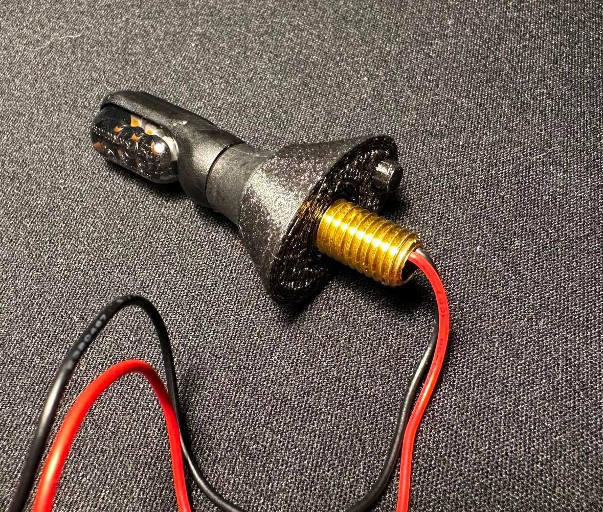 KTM LED Sinyal Lambası Montaj Adaptörü görsel 2