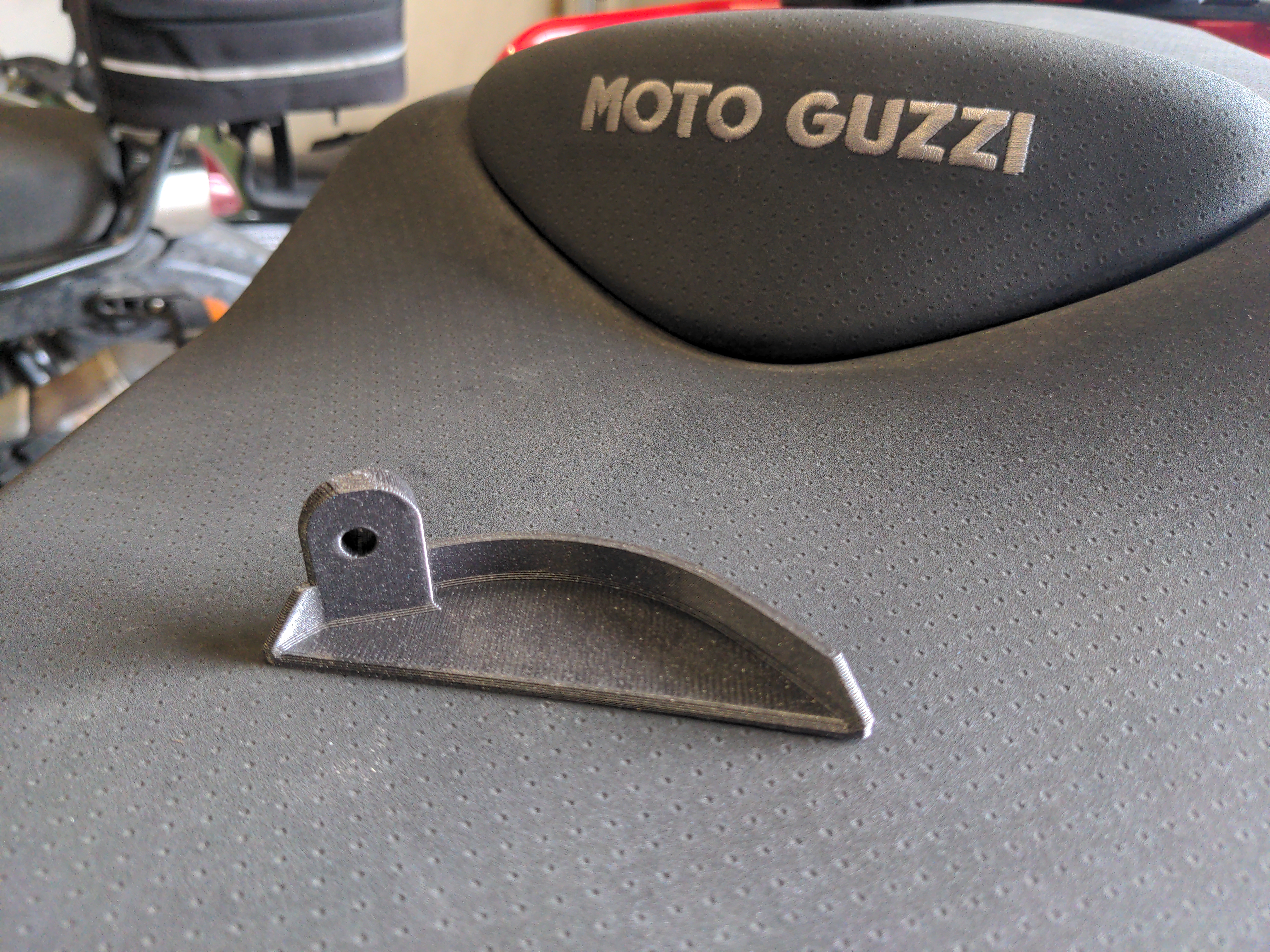 Moto Guzzi V85TT Türbülans Önleyici Deflektör görsel 2
