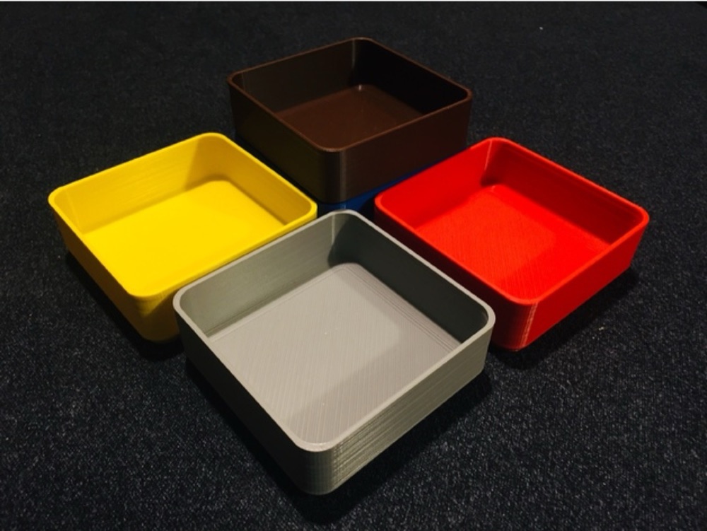 Oyun Jetonu Kutusu (75 × 75 mm, Üst Üste Dizilebilir Basit Kare Kutu)