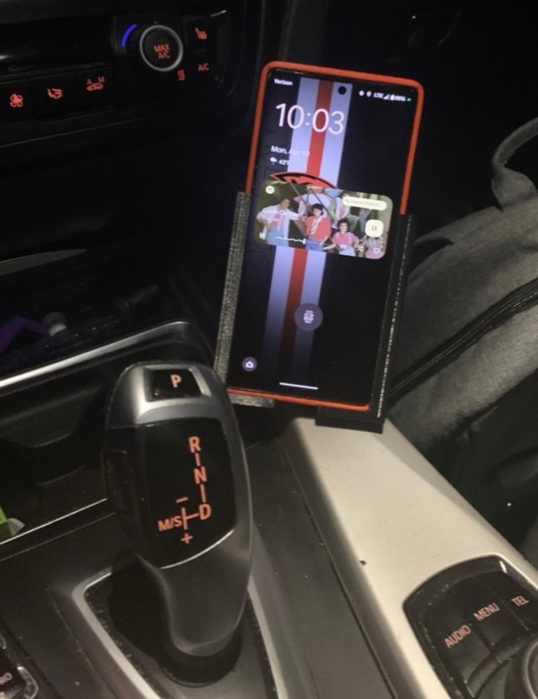 Kablosuz Şarjlı Telefon Tutucu (BMW F30 Uyumlu, Pixel 6 Pro) görsel 2