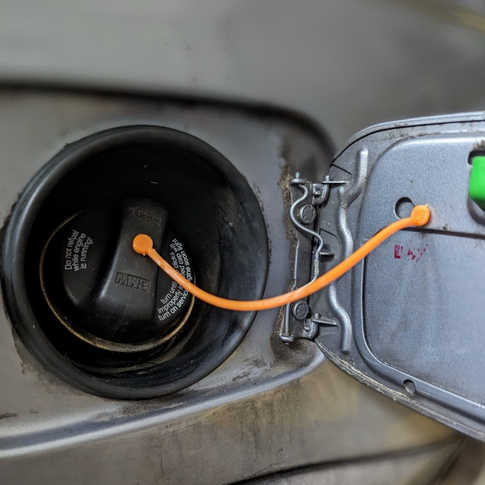 Yakıt Depo Kapağı Kordonu (BMW E46 Uyumlu)