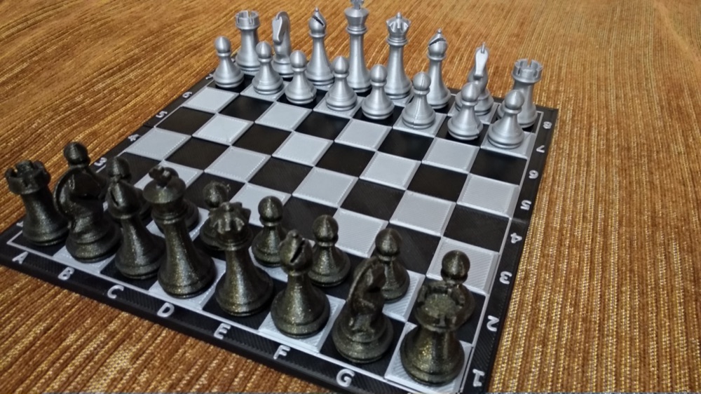 İki Parçalı Seyahat Satranç Tahtası (Harf ve Rakam Kenarlı, İki Renkli Kareli)