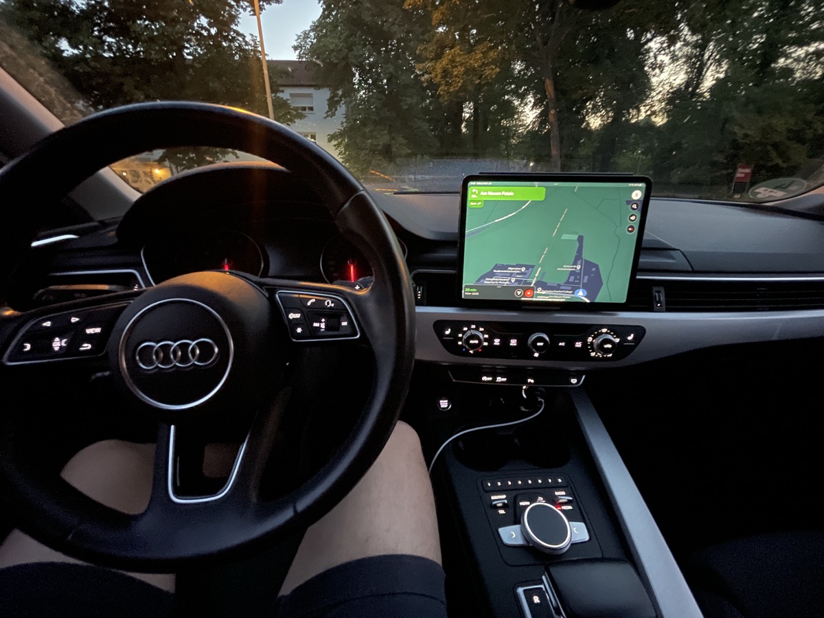 Audi A4 B9 Tablet Tutucusu