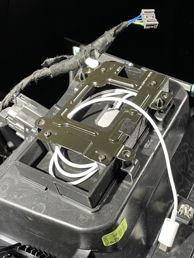 Ford Bronco MagSafe telefon şarj yuvası görsel 2