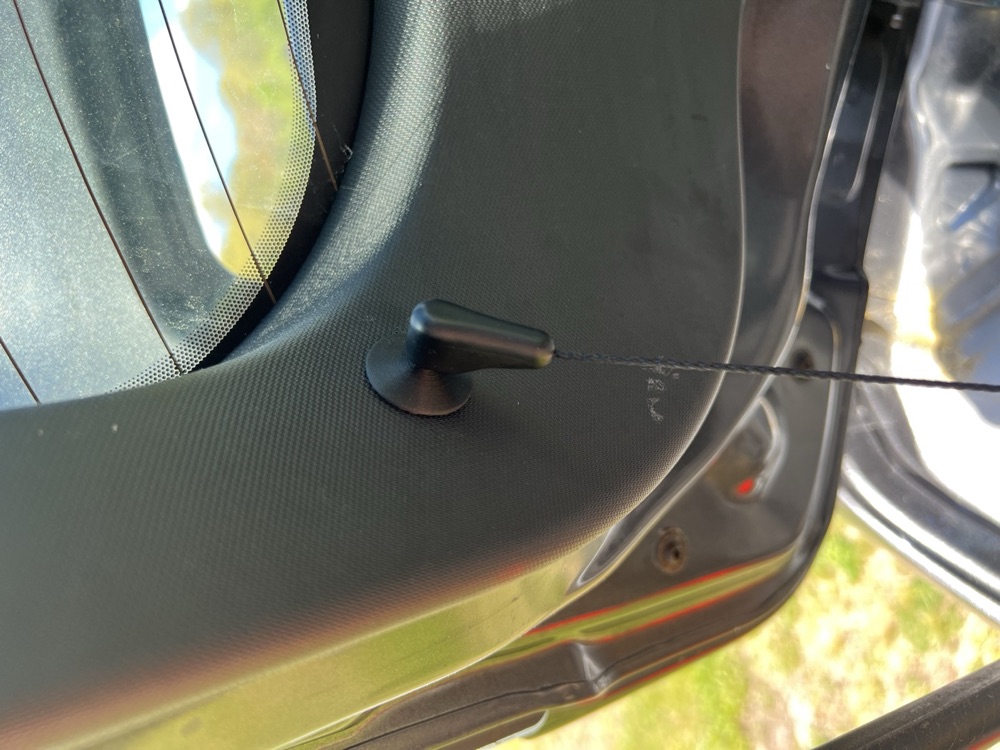 Ford Focus ST bagaj kapağı lanyard klipsi