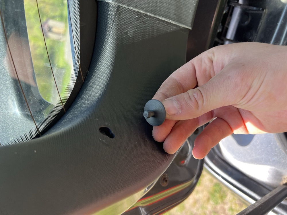 Ford Focus ST bagaj kapağı lanyard klipsi görsel 2