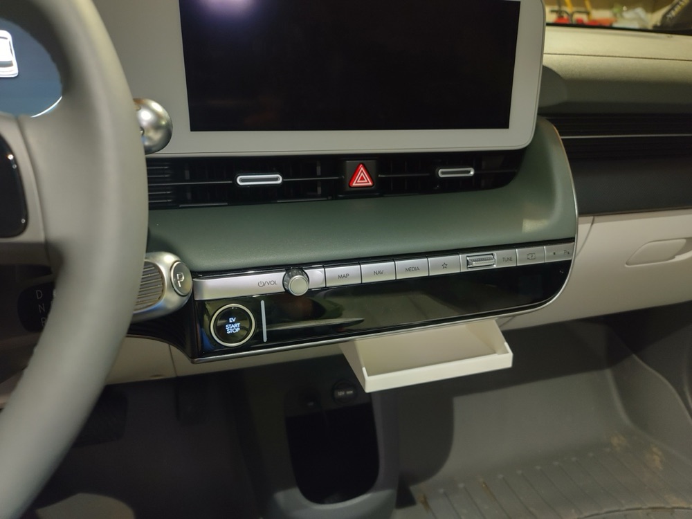 Hyundai Ioniq 5 Gösterge Altı Saklama Tepsisi