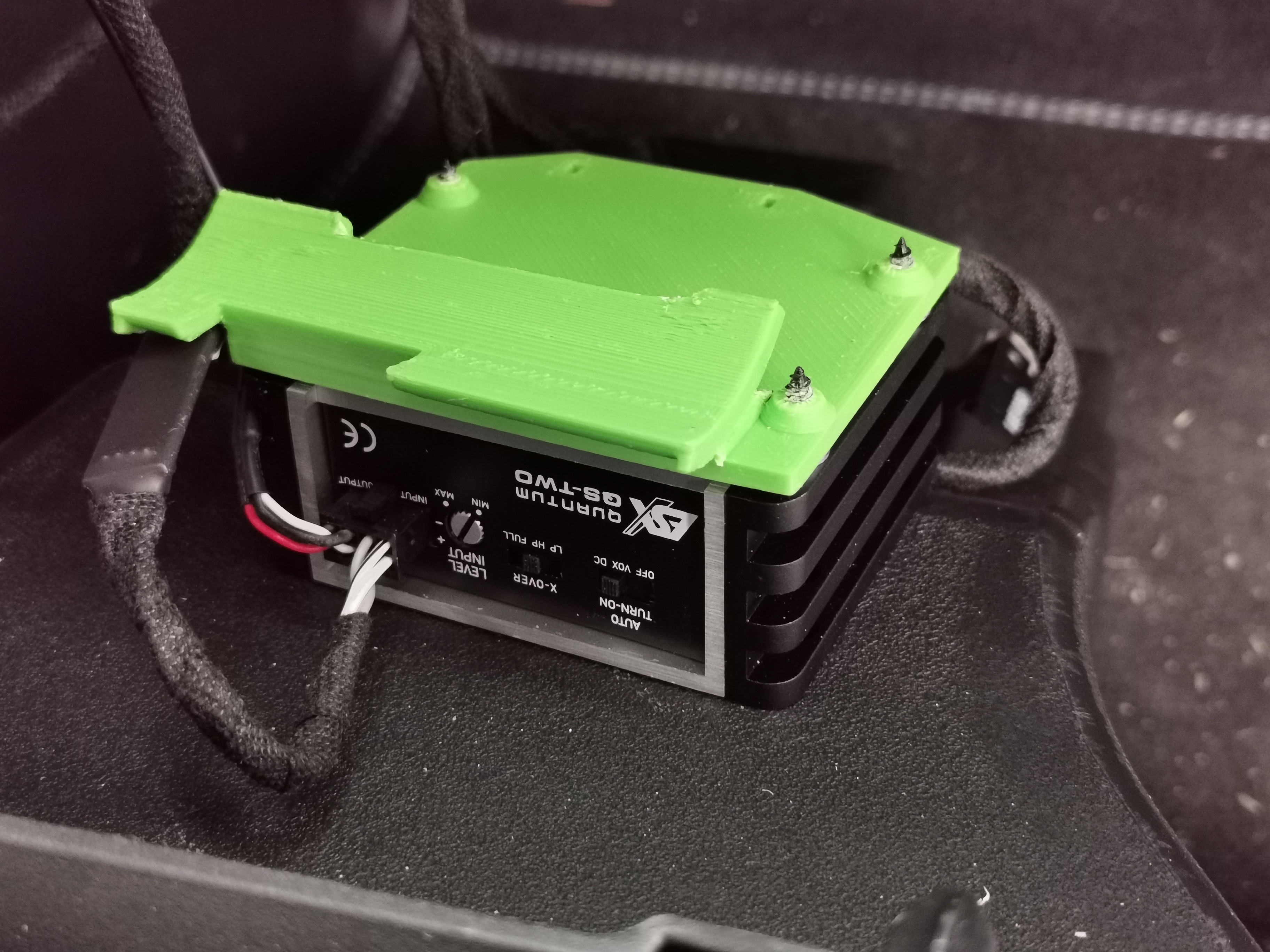 Nissan Leaf Amplifikatör Montaj Braketi (ESX Quantum QS-TWO) görsel 2
