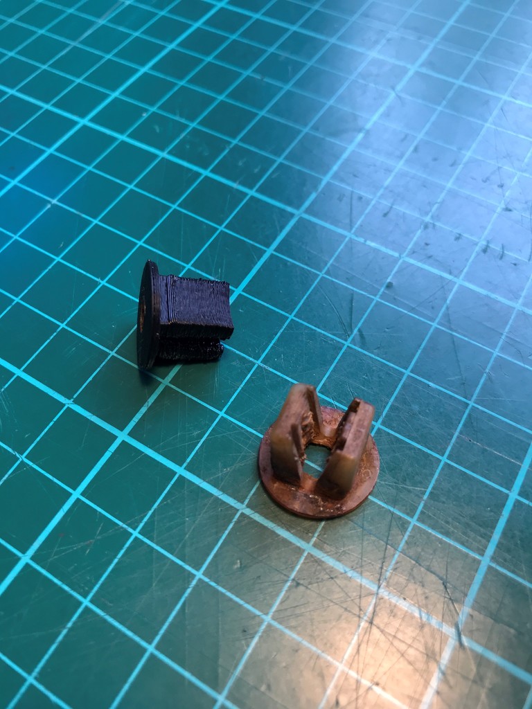 Nissan KingCab Tampon Plastik Somunu görsel 2