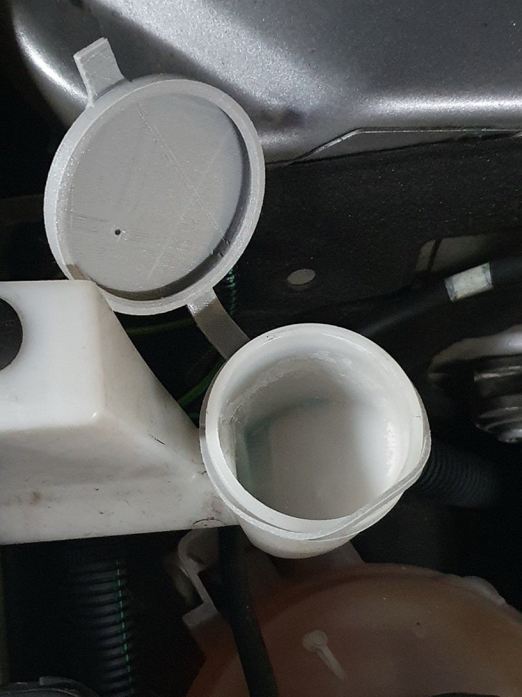 Araç Cam Suyu Depo Kapağı — Esnek TPU (152 mm)