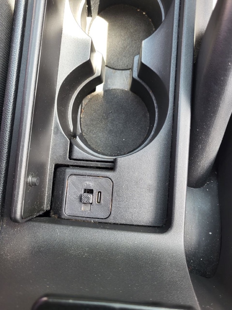 Mazda 3 BK Konsol USB-C Şarj Soketi