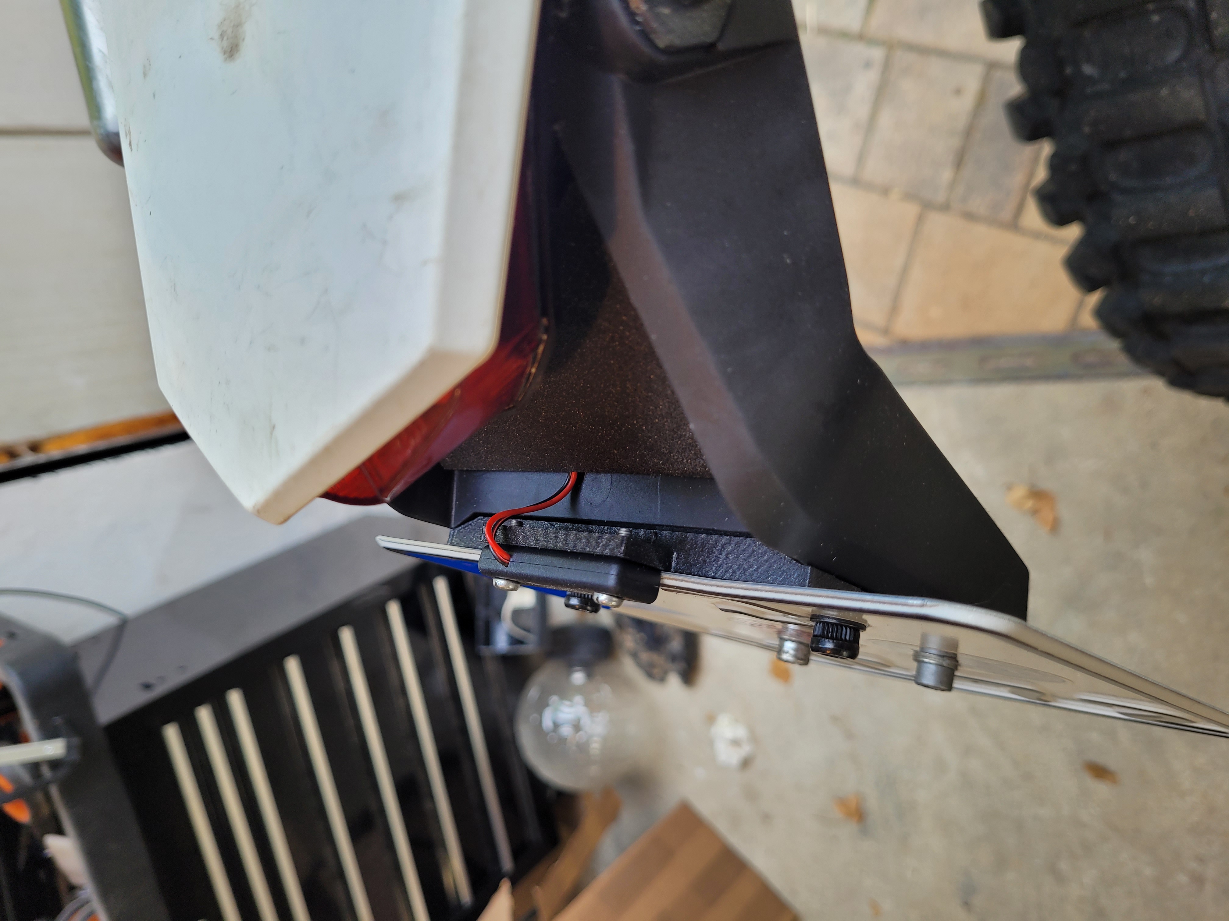 KTM 690 (ABD Çamurluk) Sinyal ve Plaka Adaptörü görsel 3