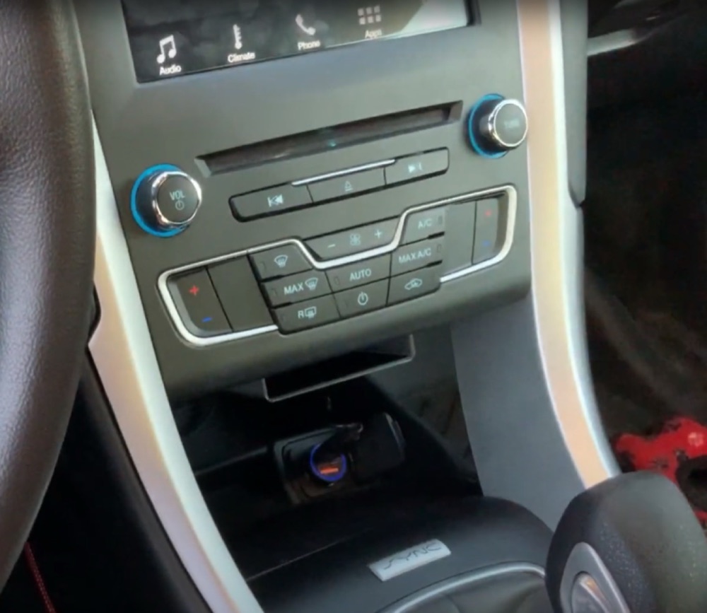 Ford Fusion 2016+ CarPlay Telefon Yuvası