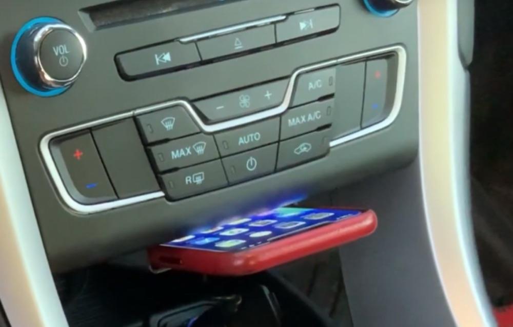 Ford Fusion 2016+ CarPlay Telefon Yuvası görsel 2
