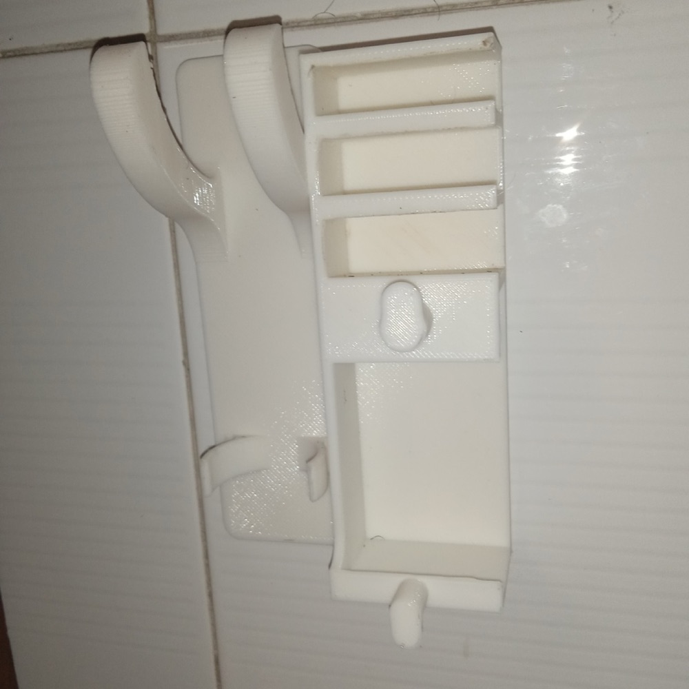 Elektrikli Tıraş Makinesi Askısı (Tarak Başlık ve Şarj Aleti Bölmeli) görsel 2