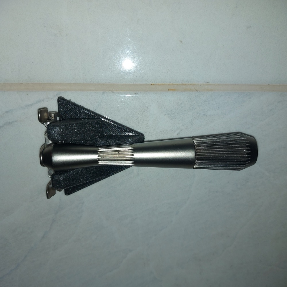 Yaprak Biçimli Yapışkanlı Dik Tıraş Makinesi Standı (Duş İçin)
