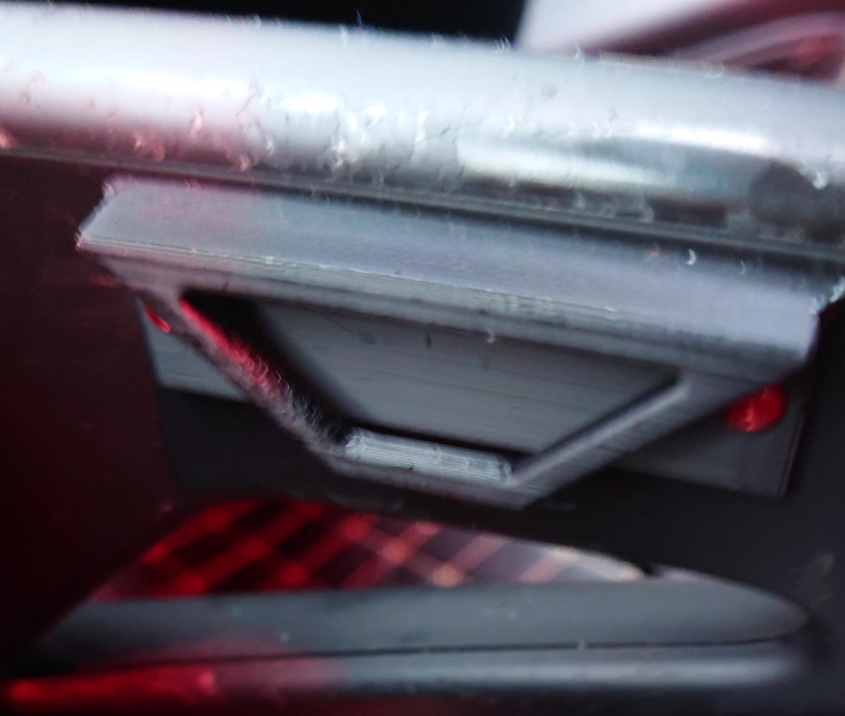 Audi A3 8P USB Girişi ve Çöp Torbası Tutucusu (Uyarı Üçgeni Bölmesi) görsel 2