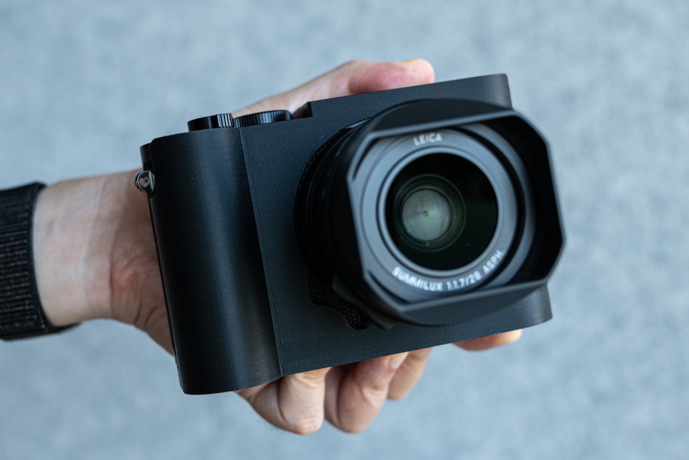 Leica Q3 Tutamak Kapağı (Pil, Kablo ve Kart Kapağı Erişimli) görsel 1