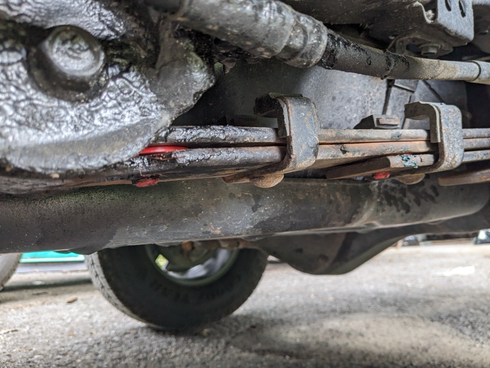 Toyota Tacoma Yaprak Yay Susturucu Takozu