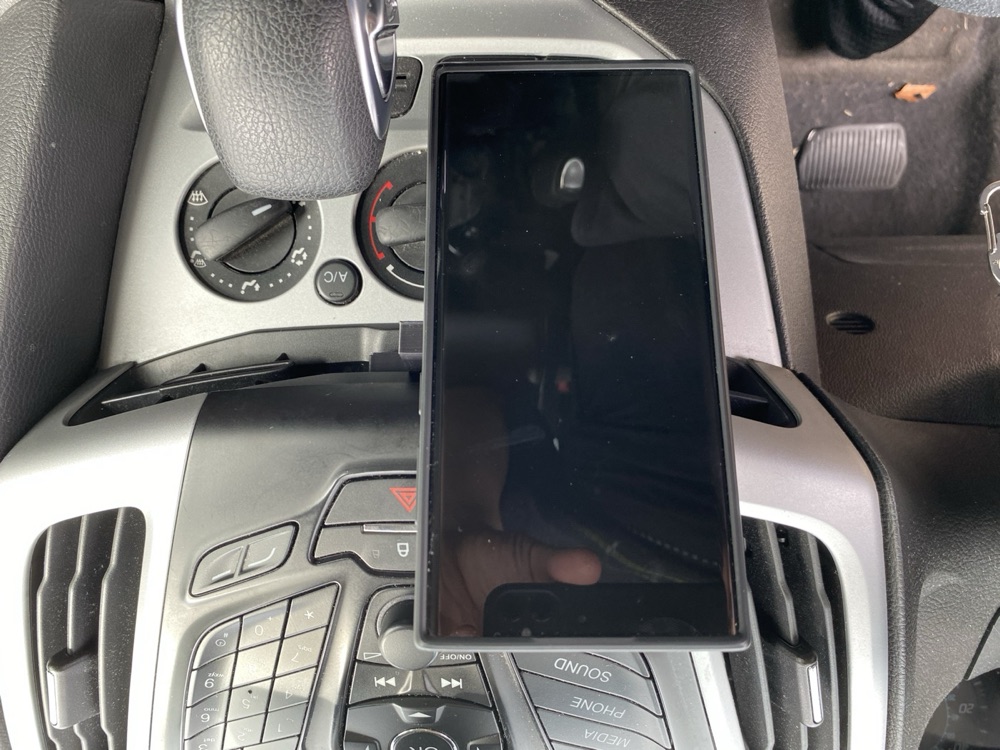 Ford Focus telefon tutucu