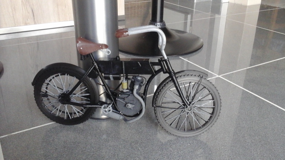 Harley-Davidson Motosiklet Silüet Rozeti görsel 2