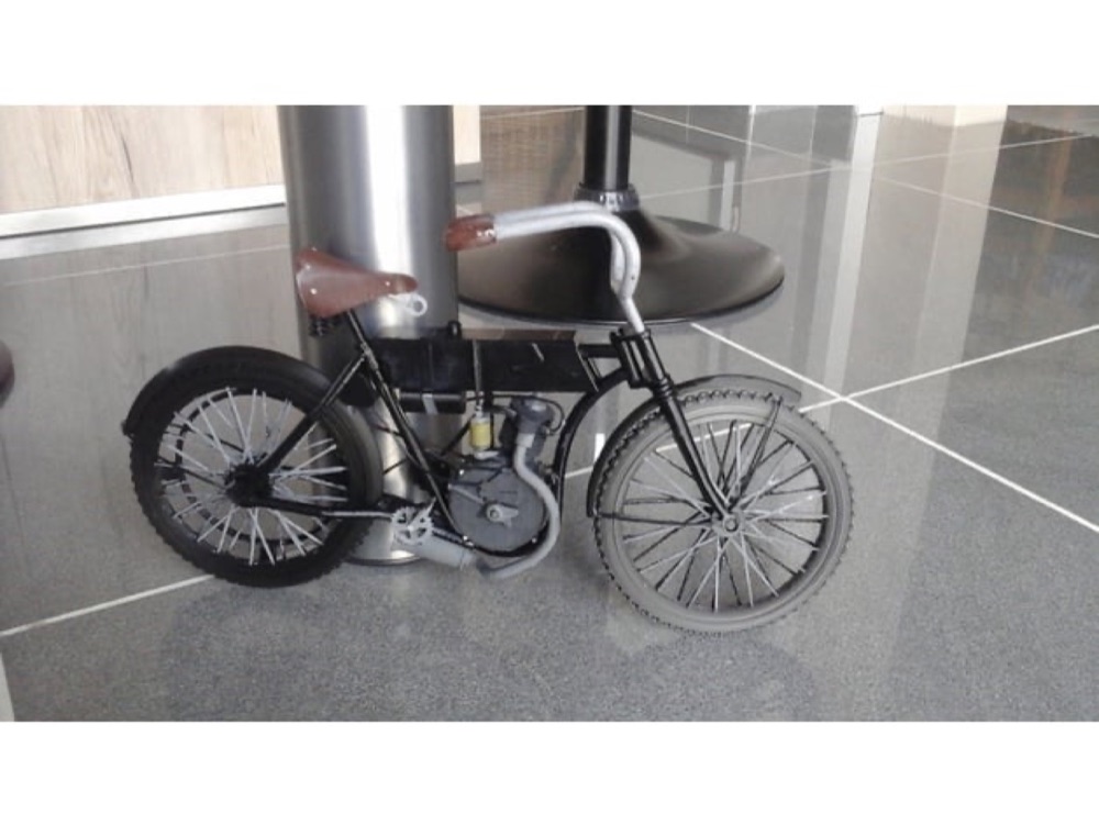 Harley-Davidson Motosiklet Silüet Rozeti görsel 4
