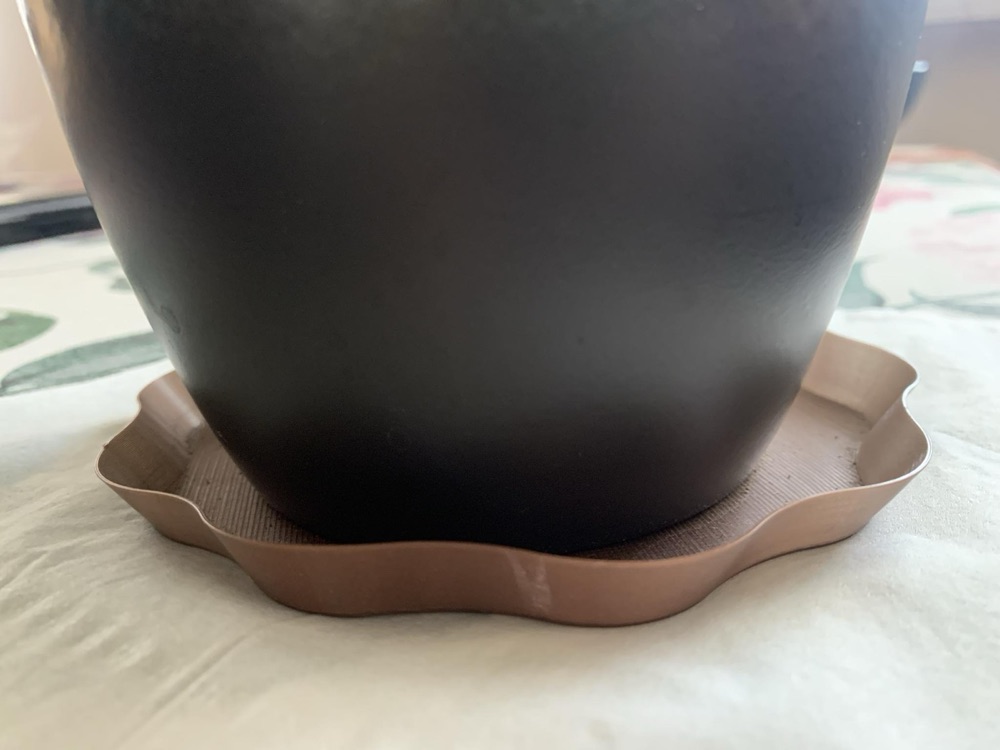 Dalgalı Kenarlı Sade Saksı Tabağı (15 cm'ye Kadar Saksılar İçin)