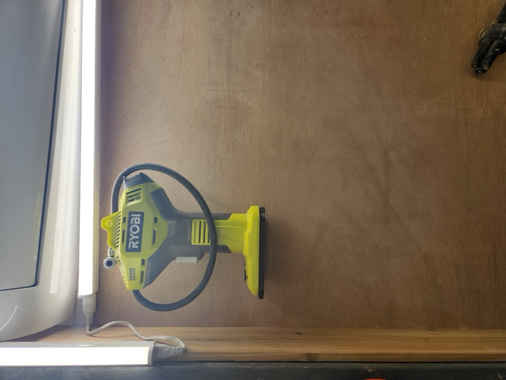 Ryobi One+ Duvar Rafı görsel 2