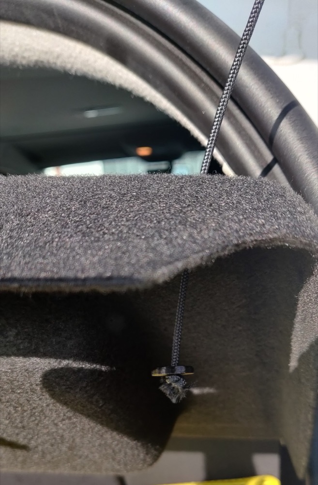 Dacia Duster bagaj kapağı ip sabitleme pulu