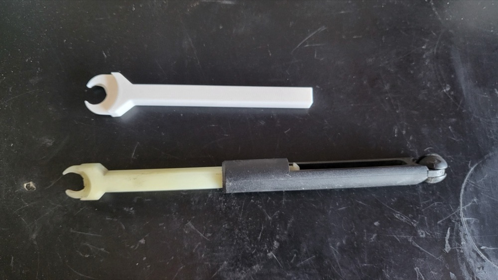Ford Focus MK2 kaput kilidi