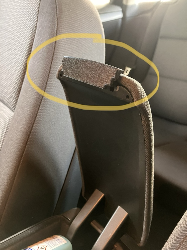 Audi A3 8P kol dayama klipsi görsel 2
