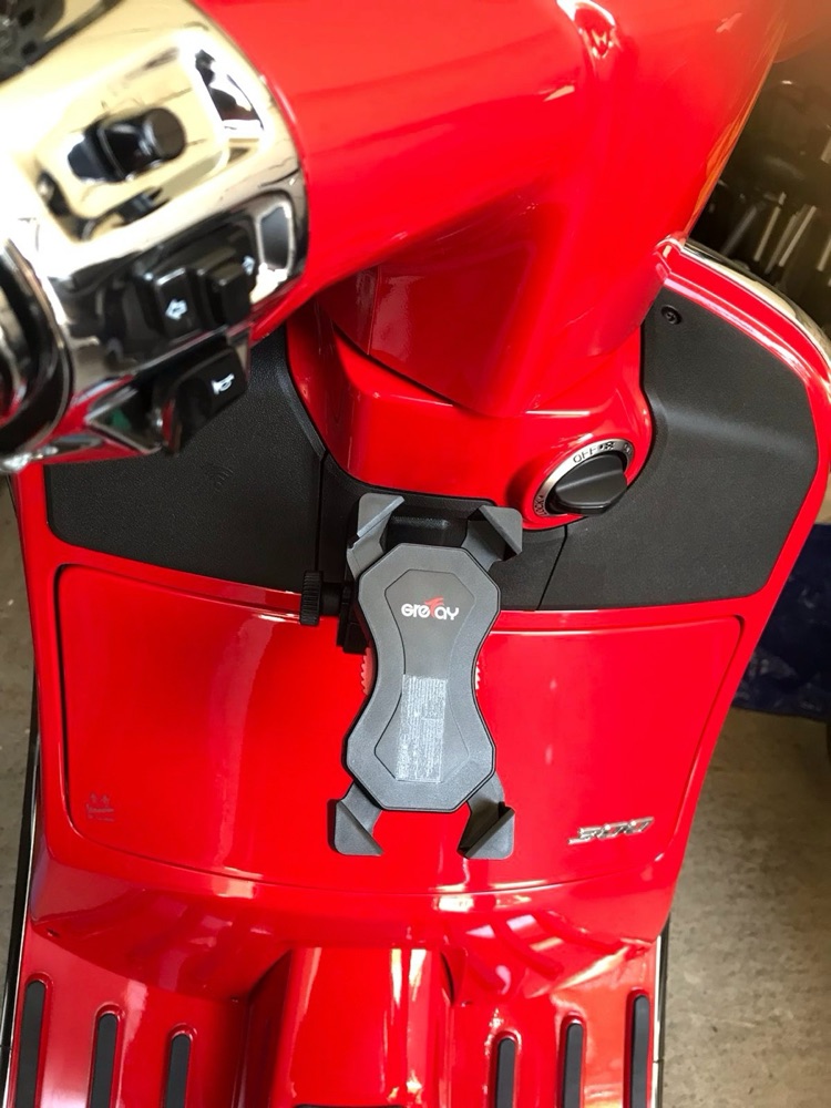 Vespa GTS 300 Telefon Tutucu görsel 2