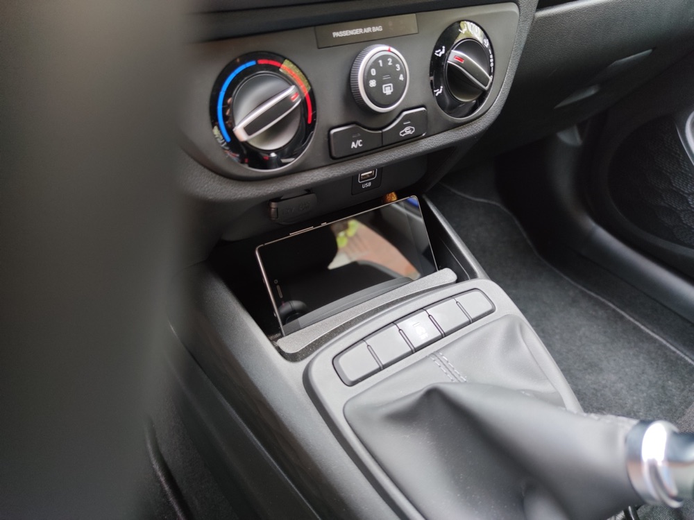 Hyundai i10 (AC3) Orta Konsol Telefon Standı